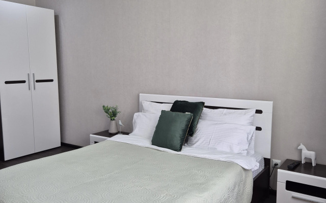 93 Na Prospekte Miru 4 Apartments