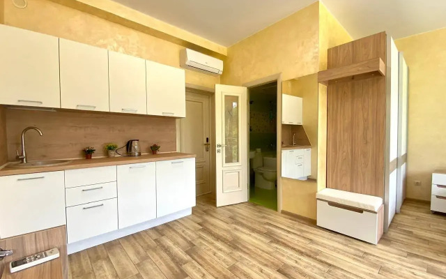 Sapfir S Basseynom I Vidom Na Les Flat