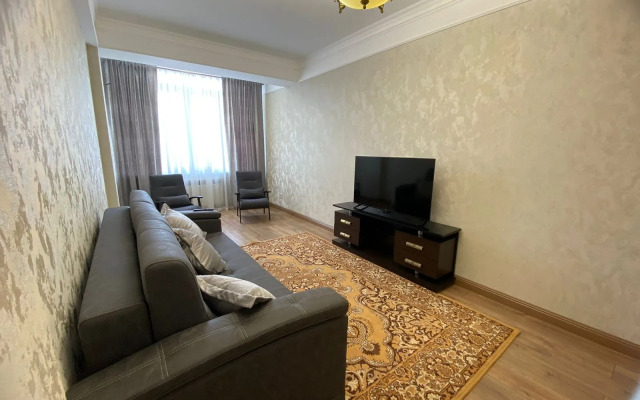 Tur House v Kaspiyske Apartments