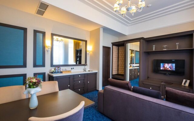 Hotel Tom River Plaza