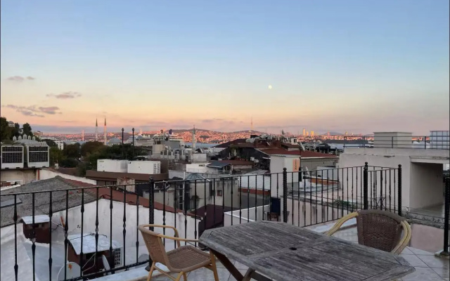 Апартаменты Cozy house with a crazy Bosphorus view on a shared terrace — фото 2