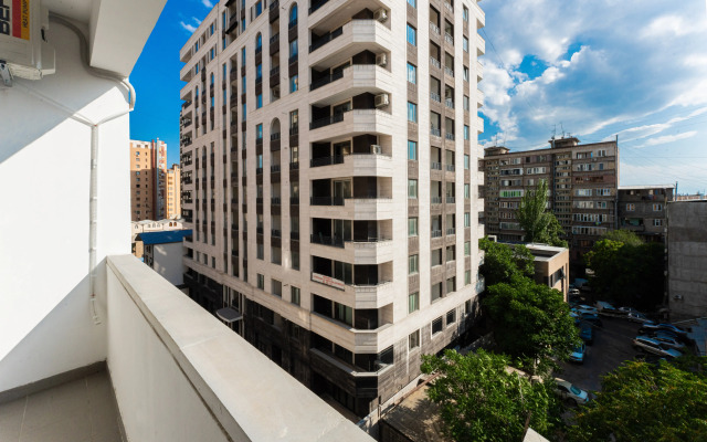 KeyGo #0163, 2 Bedroom, Balcony near Park Apartments