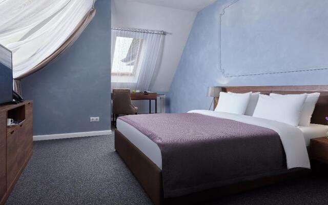 Petr Hotel