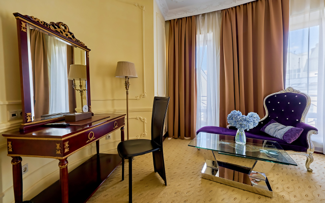 Golden Rooms Hotel