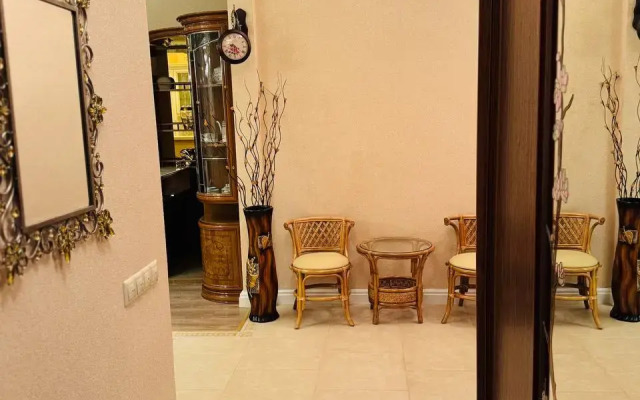 Ryadom S Chashey Flat