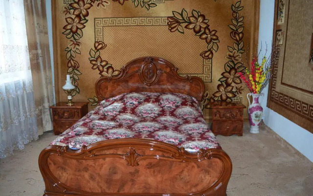 Частный дом на берегу речки Каменка