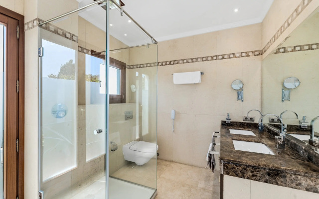 All About Villa Puente Romano