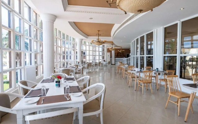 Golden Tulip Dar Es Salaam Hotel