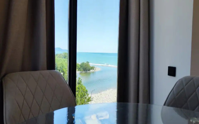 S Potryasayuschimi Vidami Apartments