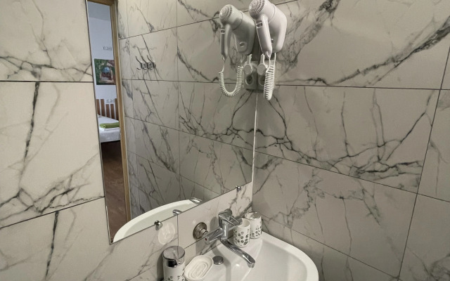 Мини-Отель Тополя