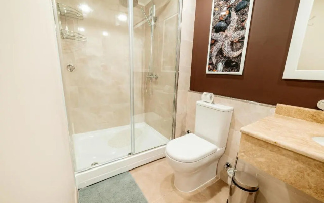 Shagala V Gorode Uralsk Hotel