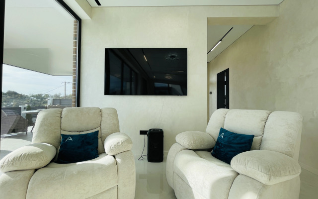 S Basseynom I Baney Villa