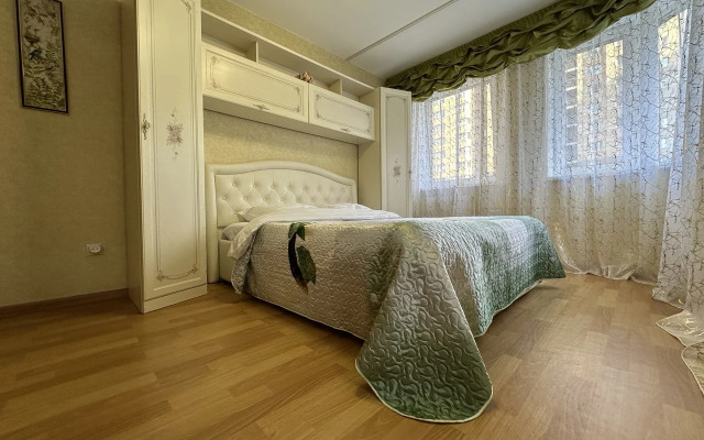 Ryadom s m. Parnas Flat