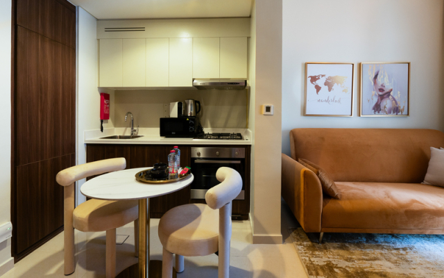 Keyrock Living Lakeview in Business Bay Apartments