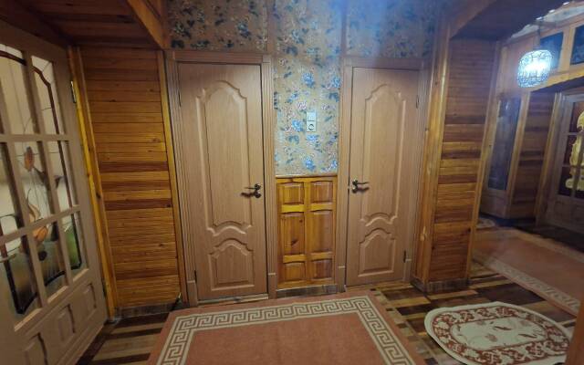 U Pushkinskogo Teatra Tsentr Flat