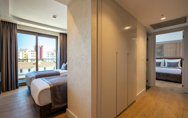 Awen Hotel Lara