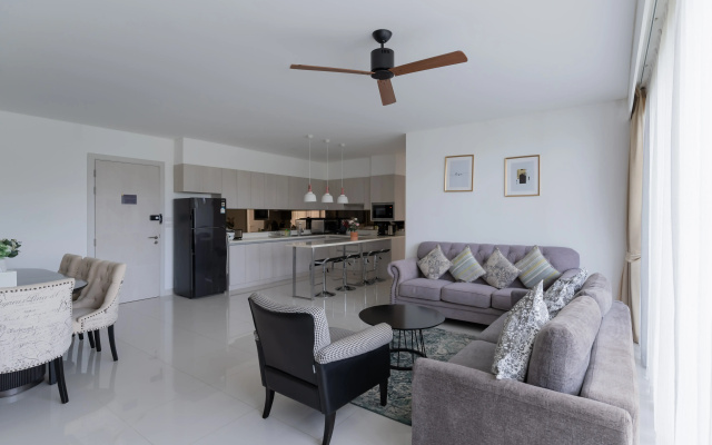Апартаменты Cassia Residences Laguna 3 bedroom lake and sea view