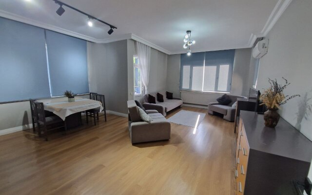 Prostornaya Kvartira Vozle Morya Apartments