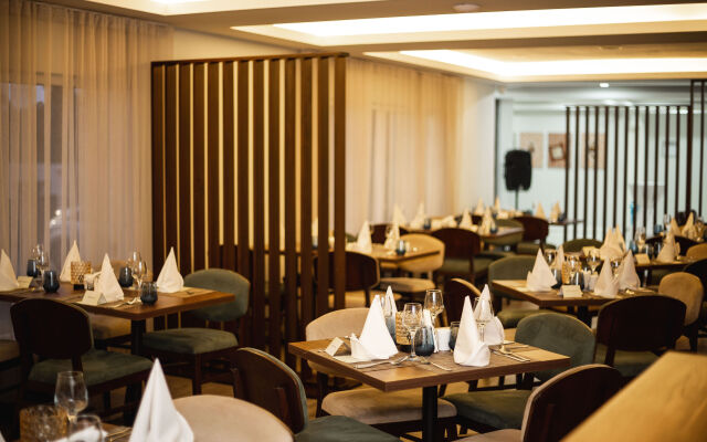 Central Hotel- Ridge