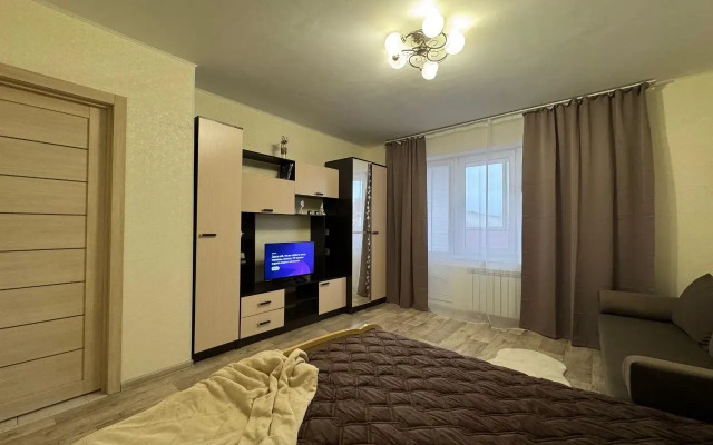 Апартаменты на 14 гостей на Хади Такташа 121 в центре города  На берегу Оз.Кабан