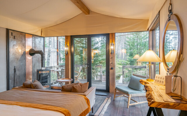 We Lodge Hotel