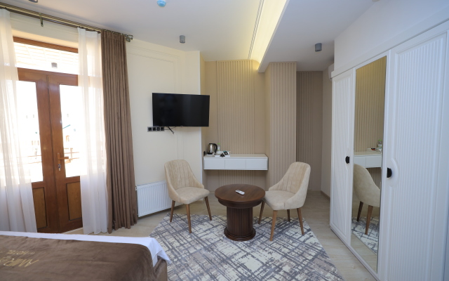 Amir Plaza Hotel