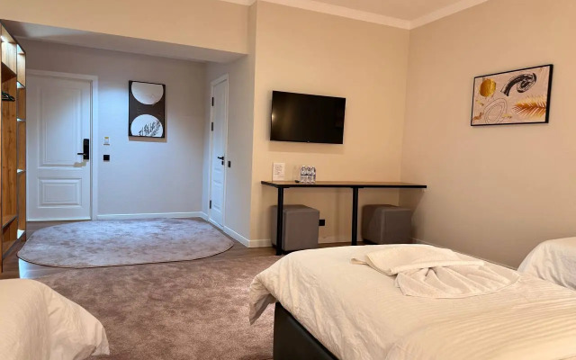 Hotel Status Inn