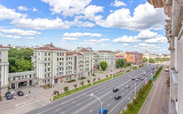 Relax U Stantsii Metro Ploschad Pobedy Apartments