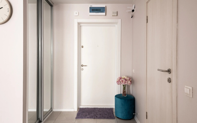 Stil'naya i prostornaya yevrodvushka Flat