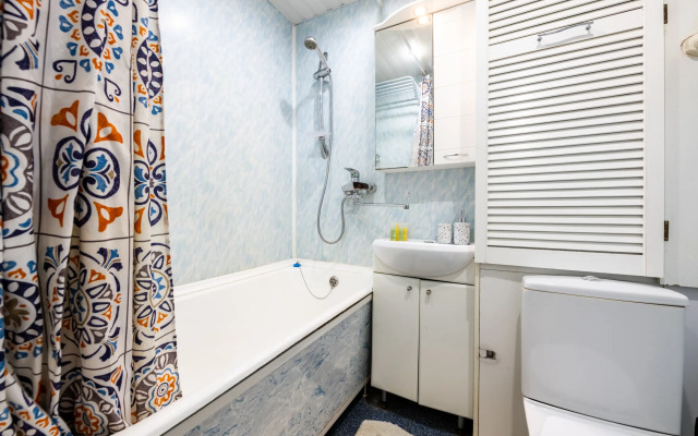 Natali na Metro  Sevastopolskaya prostornye Apartments