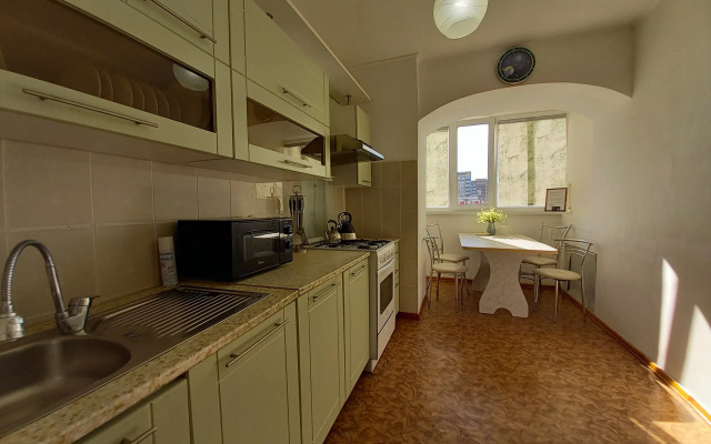 N75 Dve Bolshie Krovati V Tsentr Vselennoj Mr. HOUSE Flat