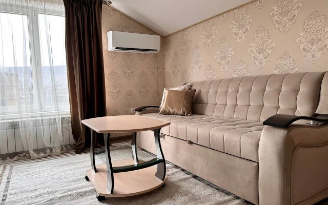 Penthouse Apartment on Batyraya