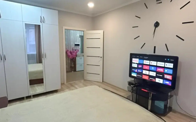 Uyutnaya Prostornaya Kvartira Flat
