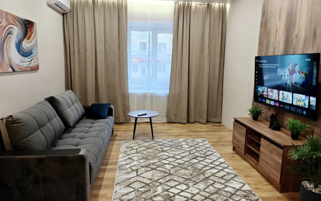 Квартира Двухкомнатная квартира с дизайнерским ремонтом в центре