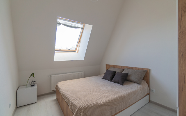 Апартаменты Двухкомнатная Квартира на Мансардном Этаже