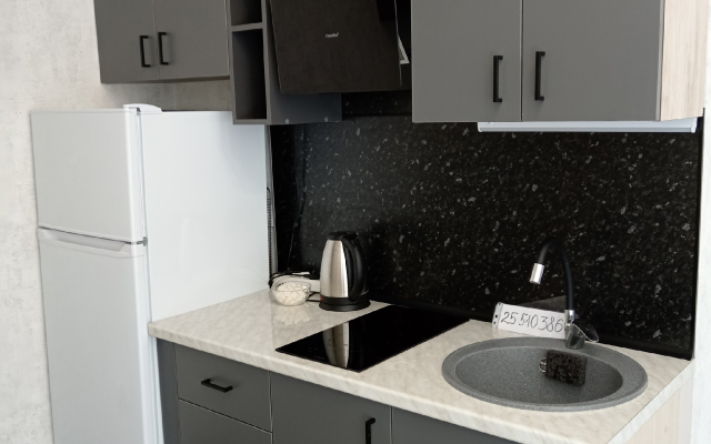 Квартира с панорамными окнами с видом на озеро