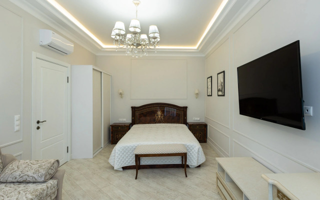 Lyuks v Tsentre Minska Flat