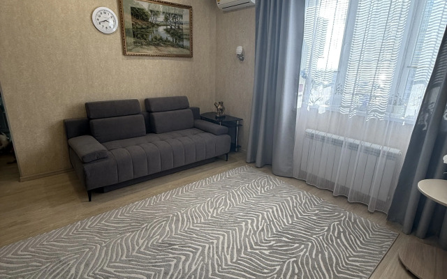 Komfortabelnaya Na Kamaya 8 Flat