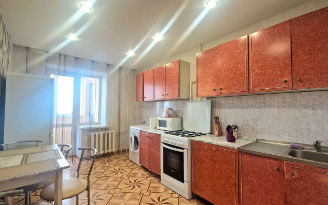 Prostornaya Treshka V Spalnom Rayone Flat