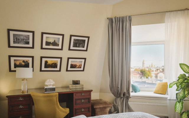 Апартаменты Minin Apartments Мансарда с террасой и видом на Невский 170 кв.м.