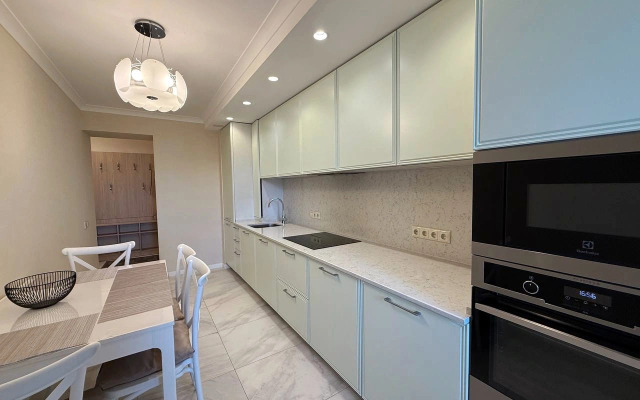 Апартаменты 4-комнатные HomeApart Сторожовская 8 (2)