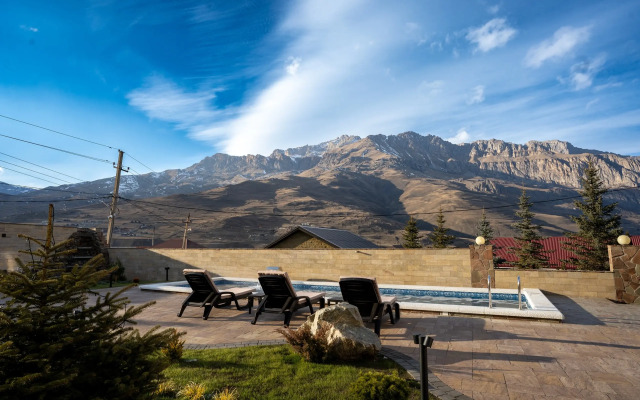 Частный Дом в Горах с Бассейном