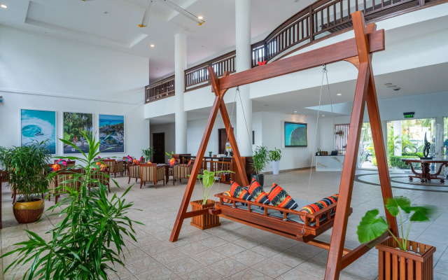 Hulhule Island Hotel