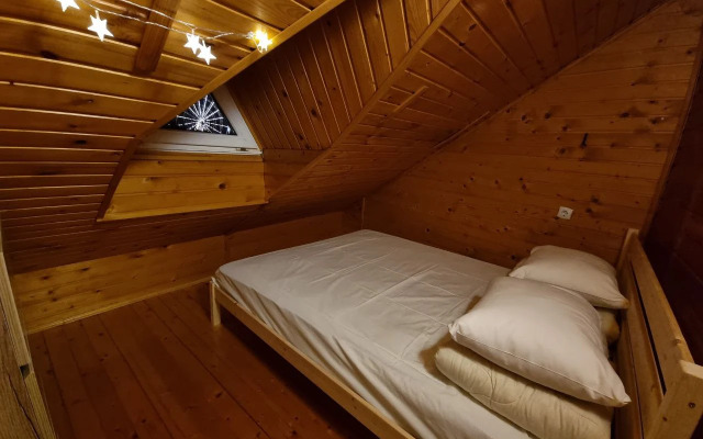 Dvukhurovnevaya Kvartira S Vidom Na More Apartments
