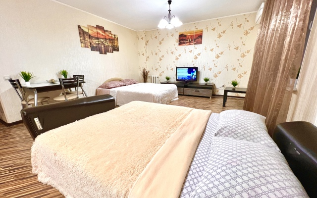 Апартаменты двухкомнатные на Карбышева 61Б (рядом с ТЦ Космопорт)