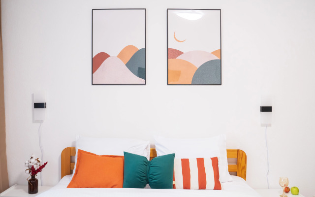 Квартира Просторная Двухкомнатная Natali на метро Пражская