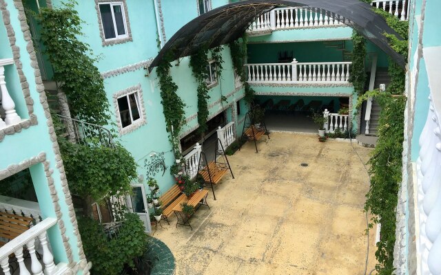 Faina Guest house