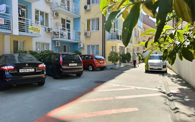 Semejnaya u Morya v Siriuse Flat