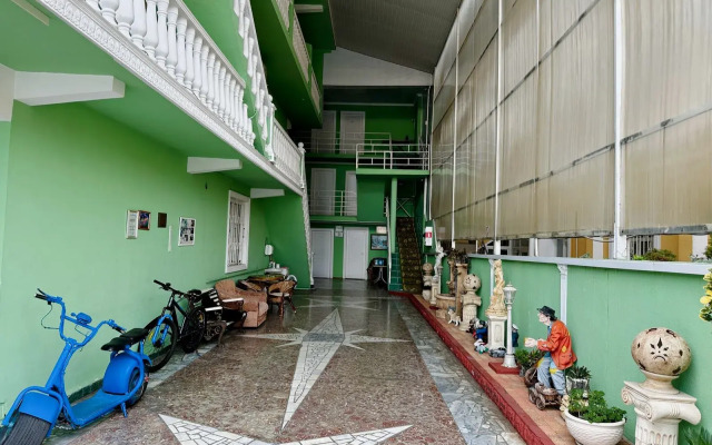 Paradiz Moreson Guest House