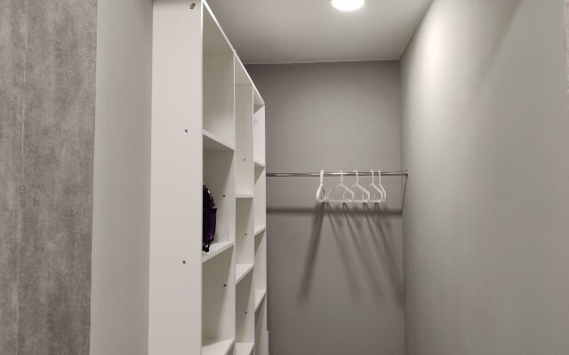 V Tsentre Neftyanikov Flat